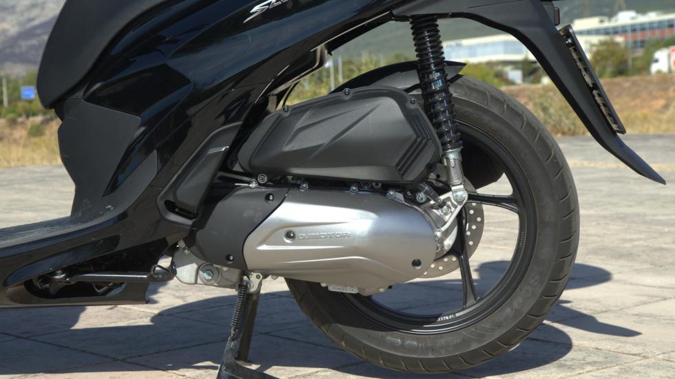 Το QJMOTOR SQ16 125 κινείται από έναν υγρόψυκτο τετραβάλβιδο κινητήρα 125 κυβικών, ο οποίος αποδίδει 15 ίππους και είναι σχεδιασμένος με γνώμονα τόσο την απόδοση όσο και την οικονομία.

